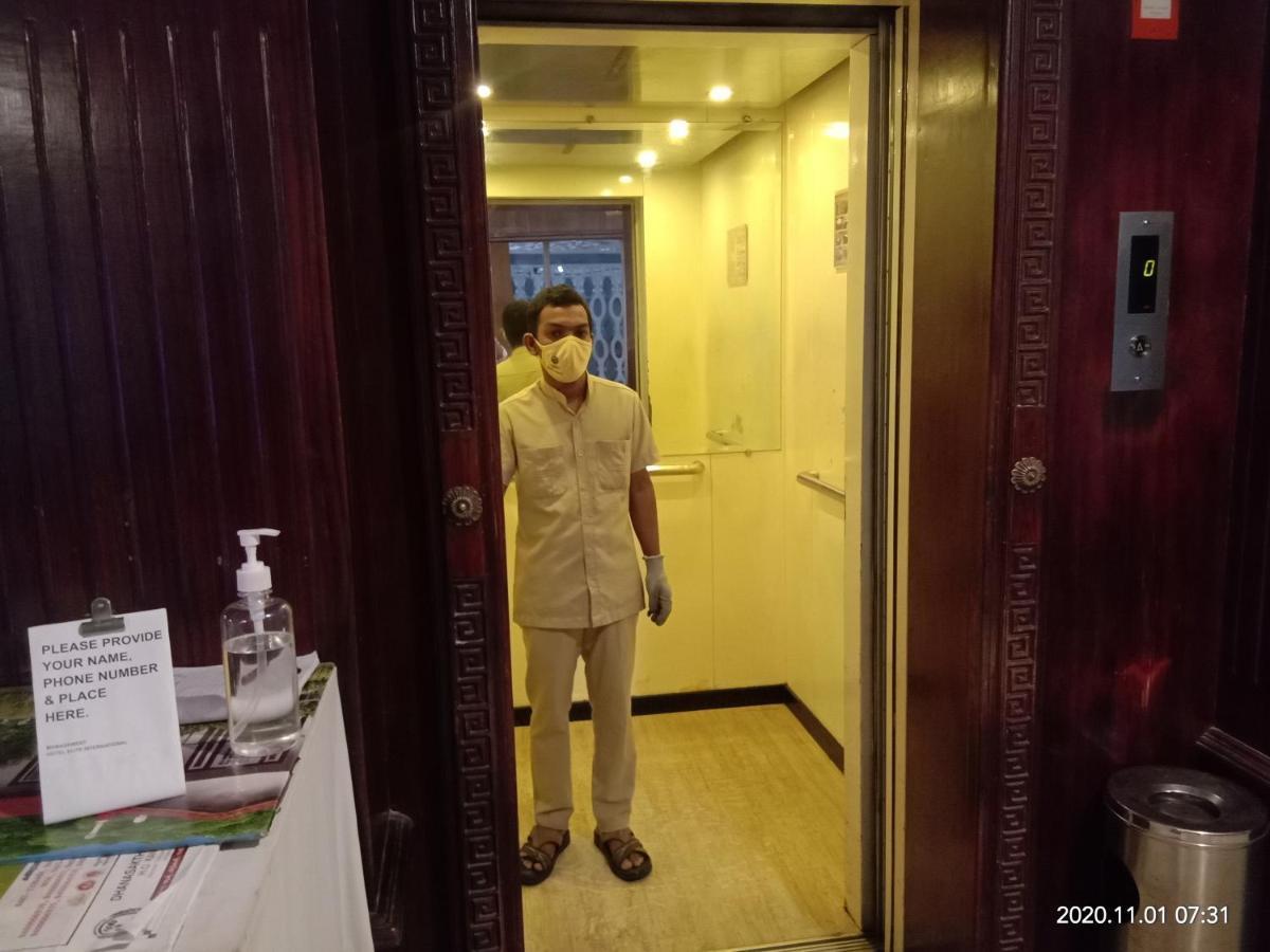 Hotel Elite International Thrissur Bagian luar foto